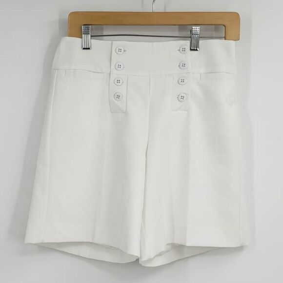 White tailored shorts with double button opening - Picture 1 of 3